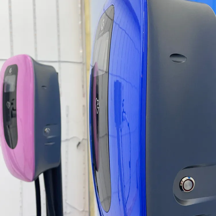 que empaquetaba el cargador 32A Wallbox EV